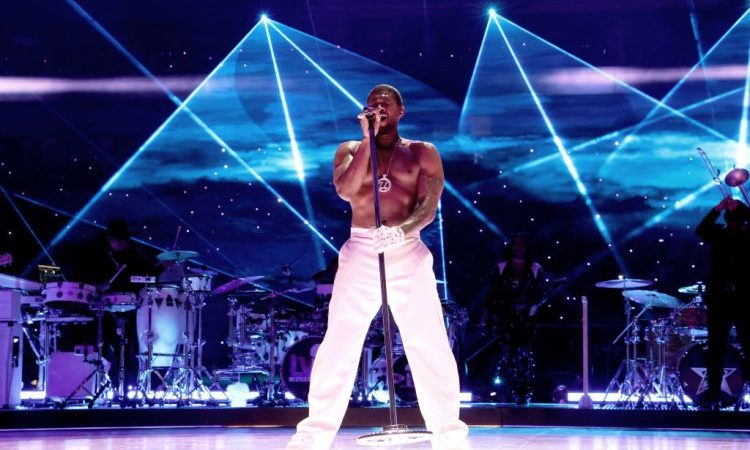 Tous les moments forts du spectacle exaltant de la mi-temps du Super Bowl d’Usher.